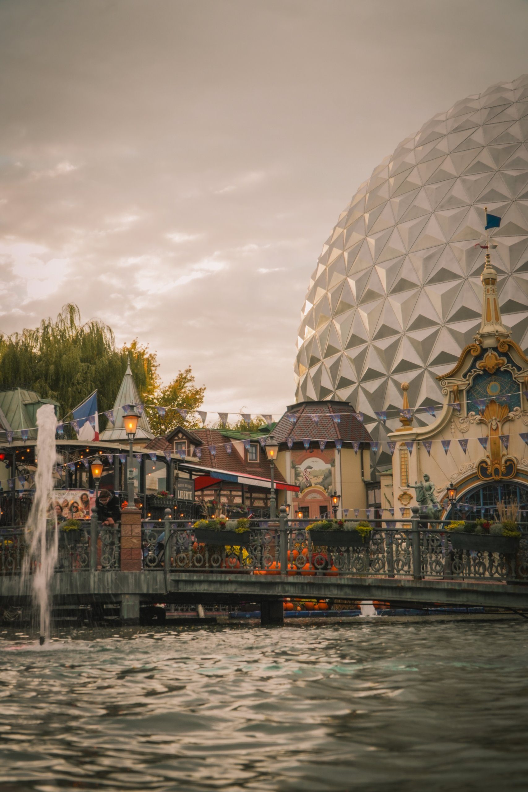 Ist der Europa Park nur ein Klon? — Titelbild der Filmproduktion von Themepark Prod