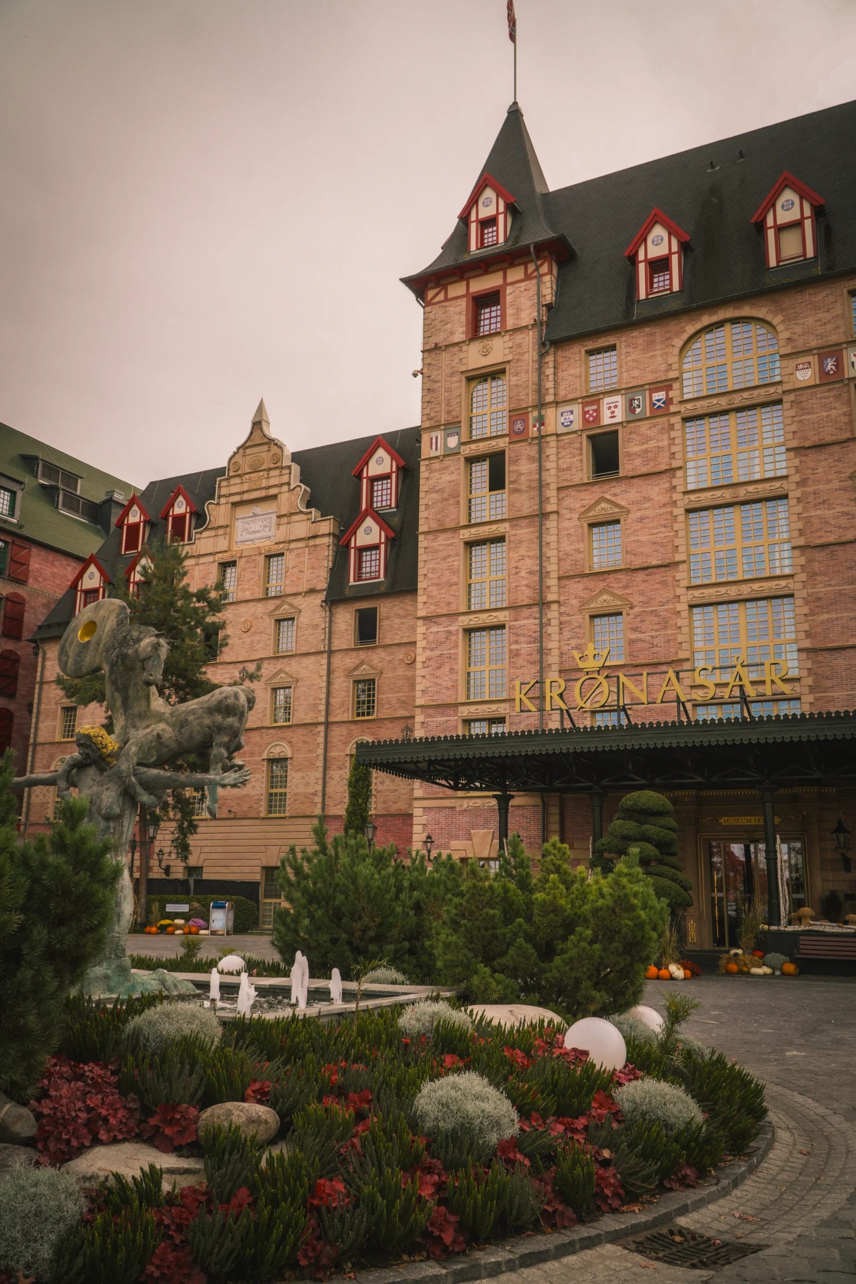 Europas Mächtigste Freizeitpark-Familie! — Titelbild der Filmproduktion von Themepark Prod